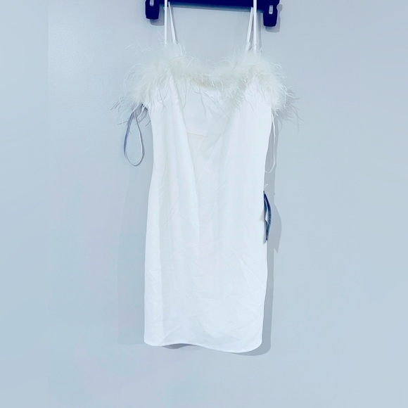 B DARLIN Juniors' Feather-Trim Bodycon Scuba Crepe Minidress, women’ size 7/8 - Picture 6 of 15